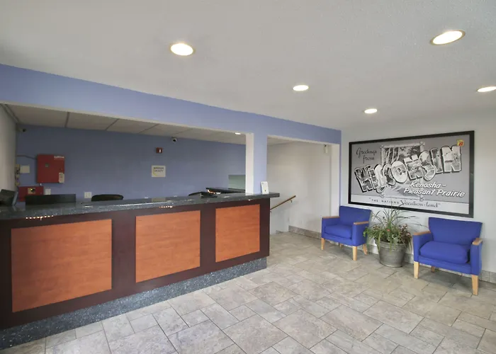 Super 8 By Wyndham Kenosha/Pleasant Prairie