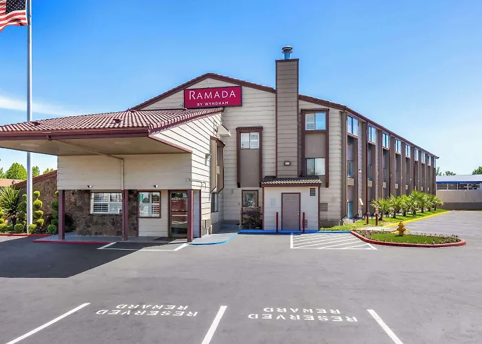 Ramada By Wyndham Medford Airport North