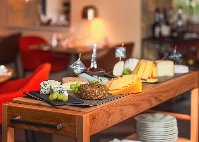 Logis Hotel & Restaurant - Les Hauts De Montreuil