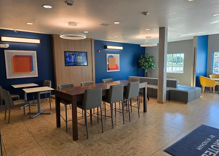 Microtel Inn & Suites By Wyndham Bluffs