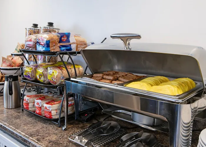 Riverland Inn & Suites
