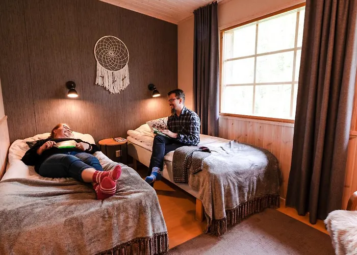 Isokenkäisten Klubi - Wilderness Lodge