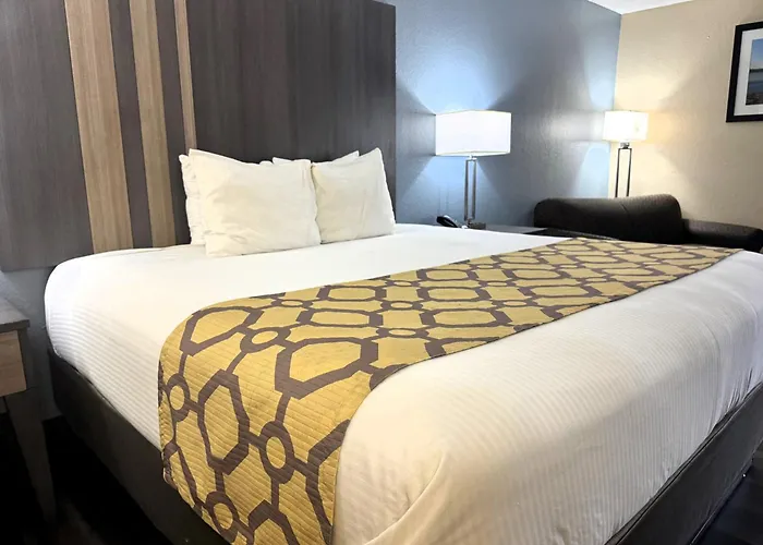 Baymont By Wyndham Tupelo