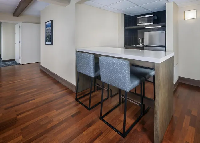 Doubletree By Hilton Manhattan, Ks