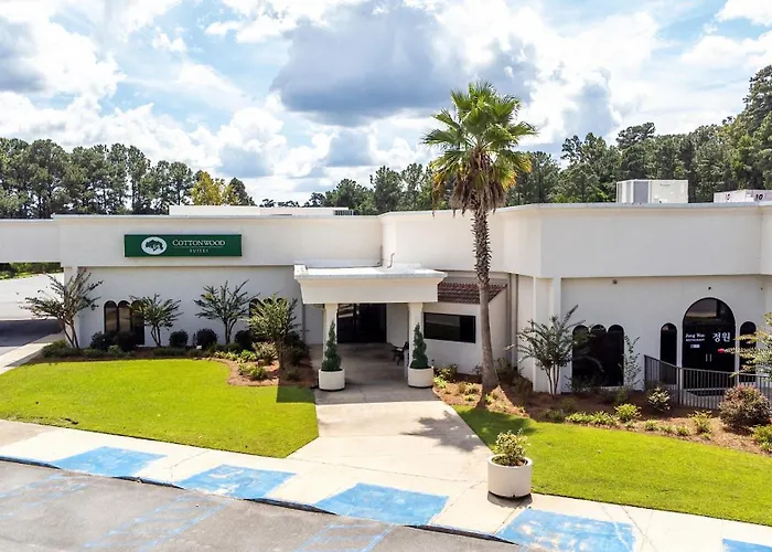 Cottonwood Suites Savannah Hotel & Conference Center
