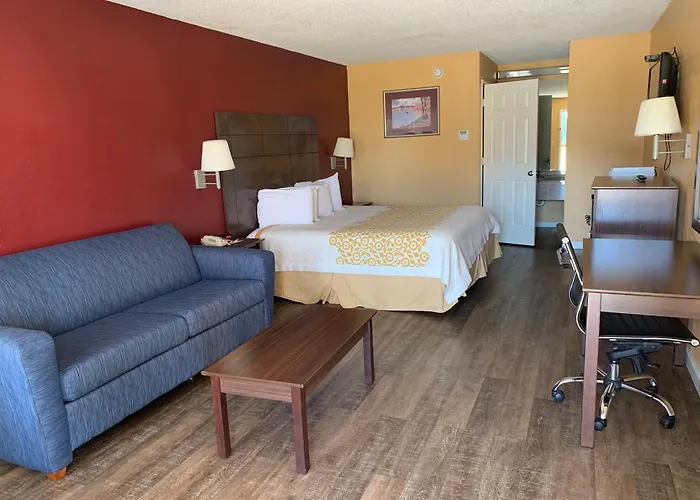 Days Inn By Wyndham Clinton