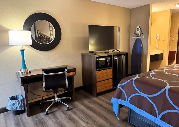 Super 8 By Wyndham Booneville