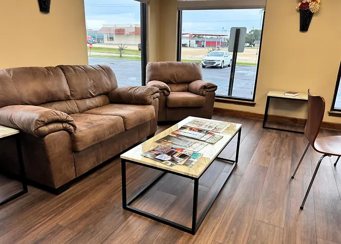 Super 8 By Wyndham Booneville
