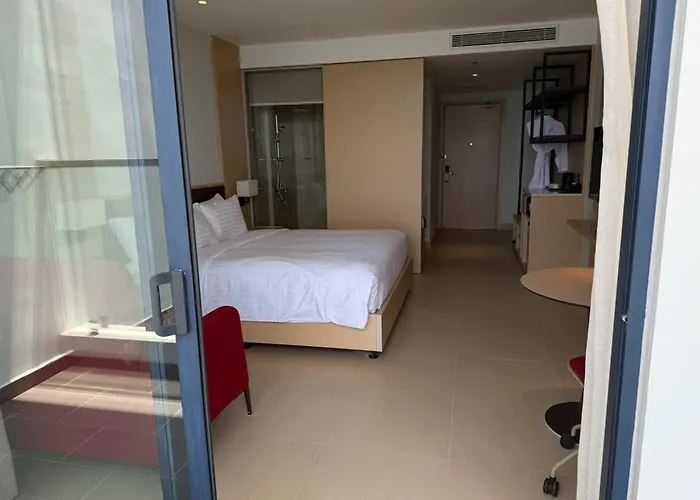 Arena Cam Ranh Seaview - Near Airport