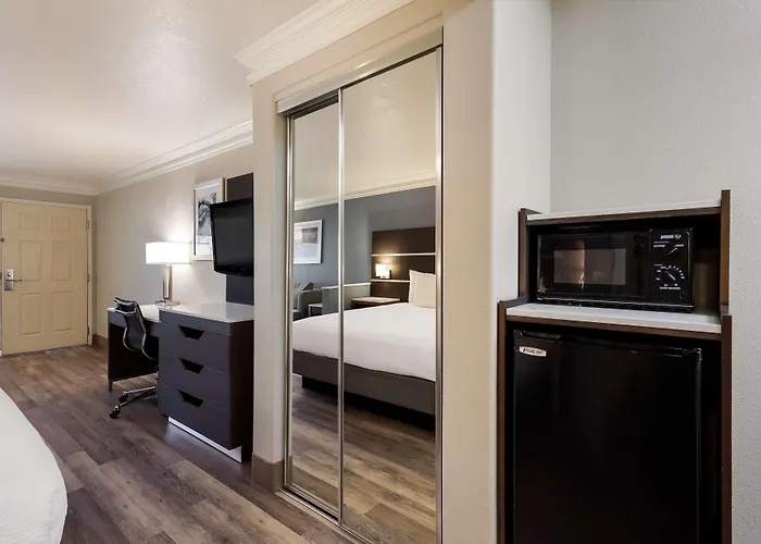 Best Western Inn & Suites Lemoore