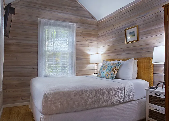Island City House