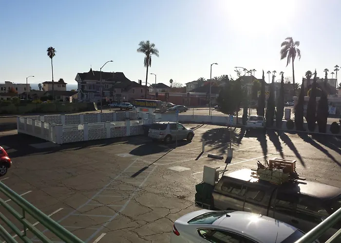 Travelers Beach Inn