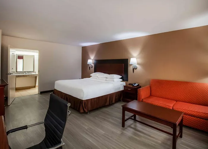 Days Inn & Suites By Wyndham Tyler