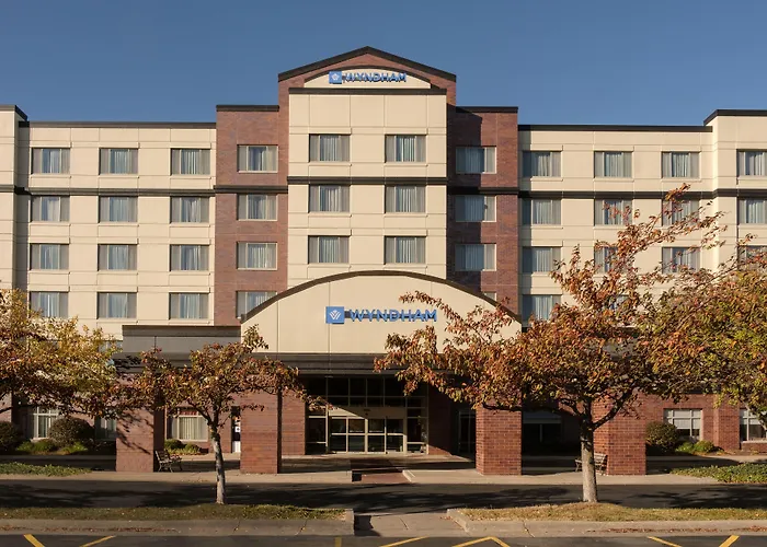 Wyndham Moline On John Deere Commons