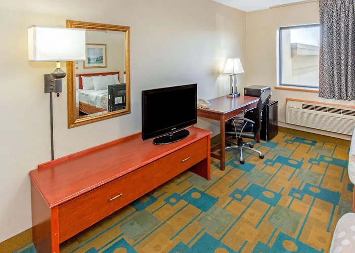 La Quinta Inn By Wyndham Milwaukee Airport / Oak Creek