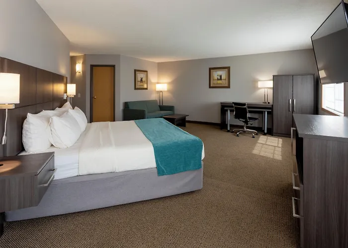 Paynesville Inn & Suites