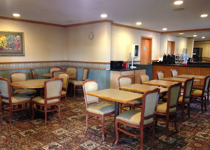 Travelodge By Wyndham Brooklyn Center