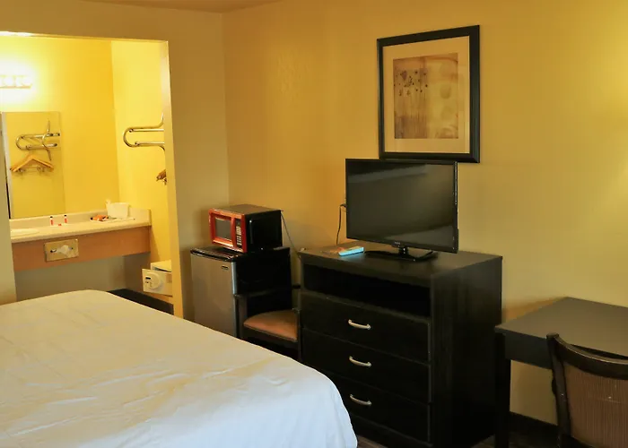Days Inn By Wyndham Fresno South