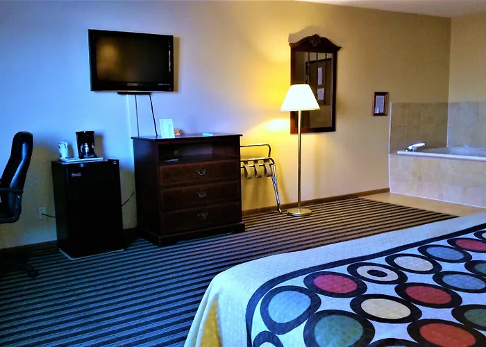 Super 8 By Wyndham Iowa Falls