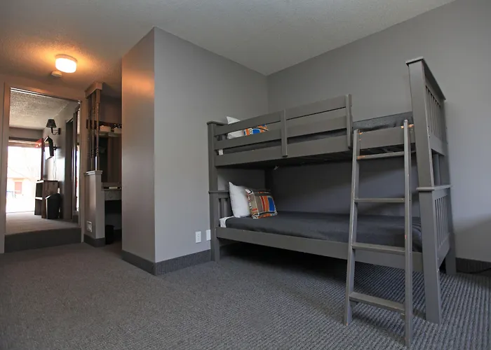 Vintage Block Inn & Suites