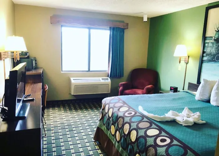 Super 8 By Wyndham Russellville