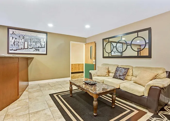 Super 8 By Wyndham Louisville Airport