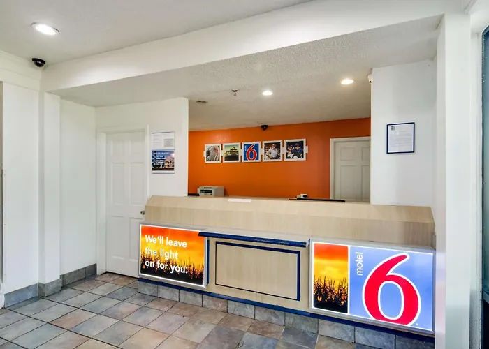 Motel 6-Waukegan, Il