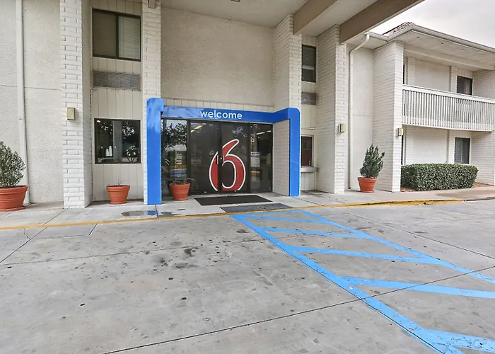 Motel 6-Addison, Tx - Dallas
