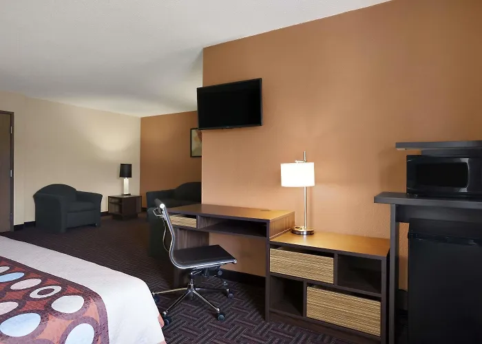 Super 8 By Wyndham Collinsville St. Louis