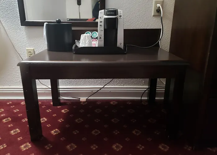 Days Inn By Wyndham Lake Village