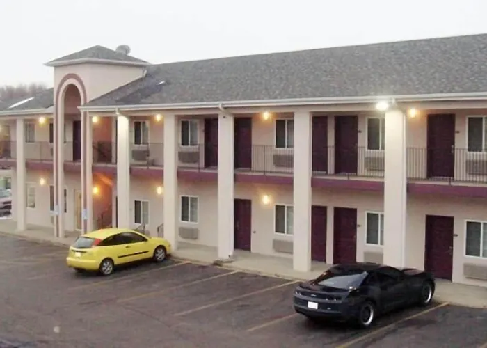 Townhouse Inn & Suites Omaha