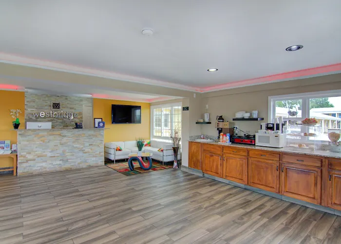 Westbridge Inn & Suites