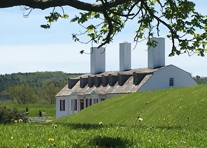 Annapolis Royal Inn & Suites