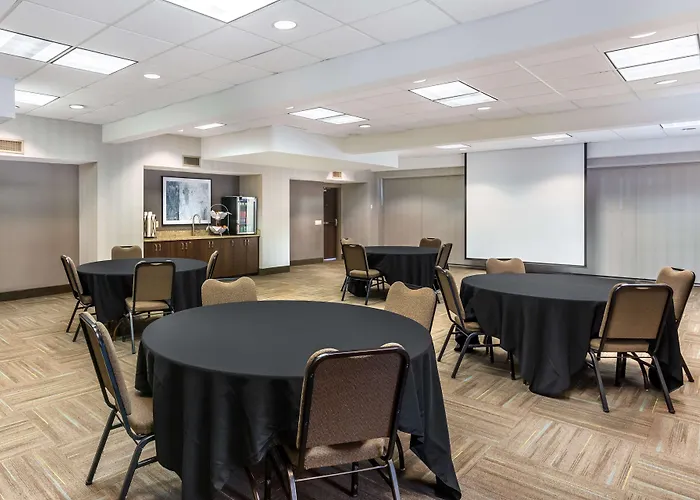 Best Western Plus Cotton Tree Inn