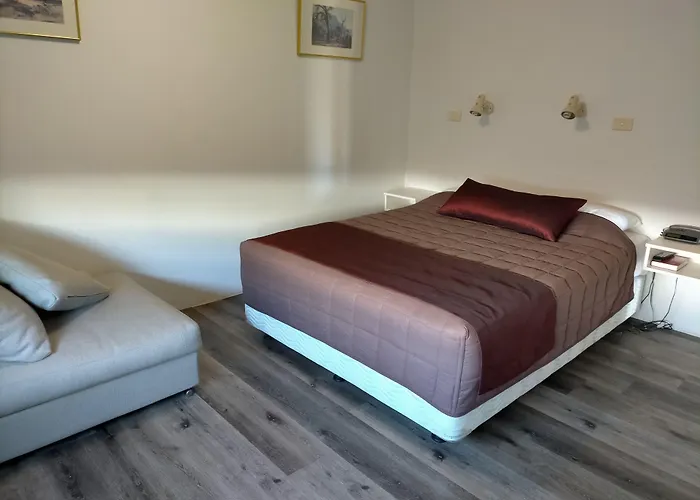Country Motor Inn