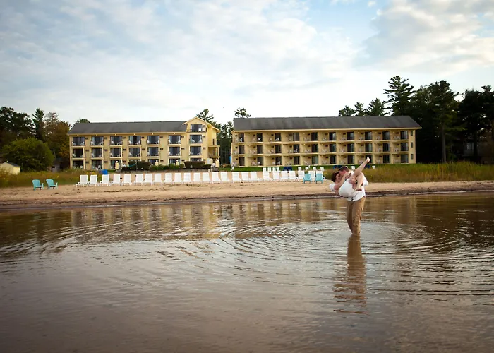 Pointes North Beachfront Hotel - 2 Person Spa Tub Studios