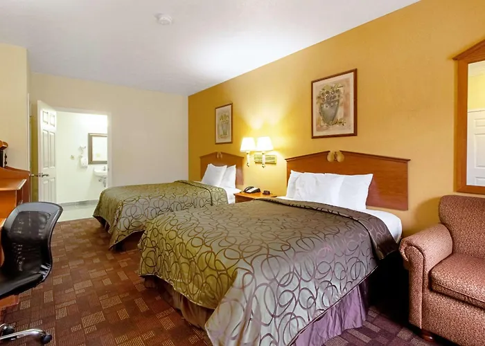 Quality Inn & Suites Dickson