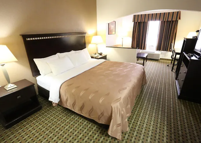 Quality Suites Burleson - Ft Worth