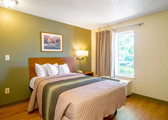 Hometowne Studios By Red Roof Chicago - Waukegan