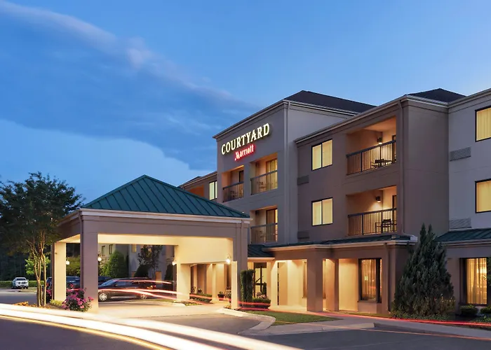 Courtyard By Marriott Greenville