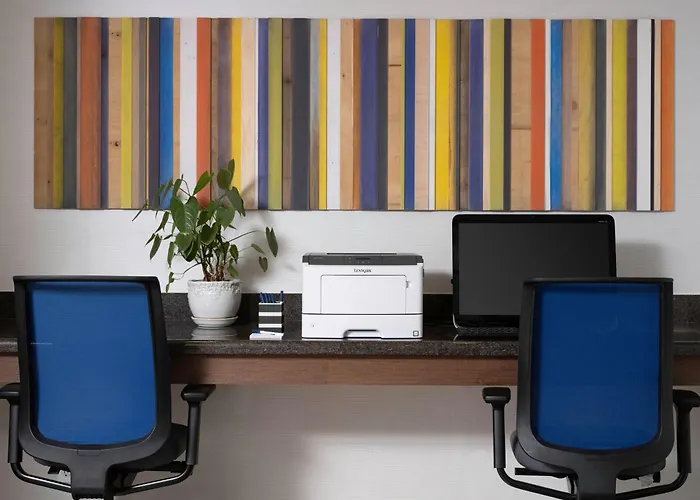 Holiday Inn Express Hotel & Suites Belmont By Ihg