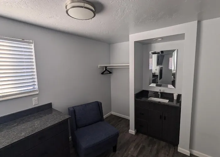 Majestic Rockies Motel