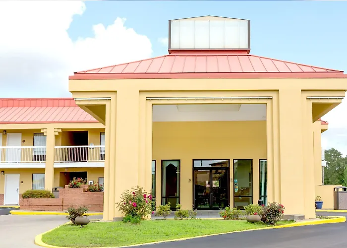 Super 8 By Wyndham Madison/Ridgeland Area