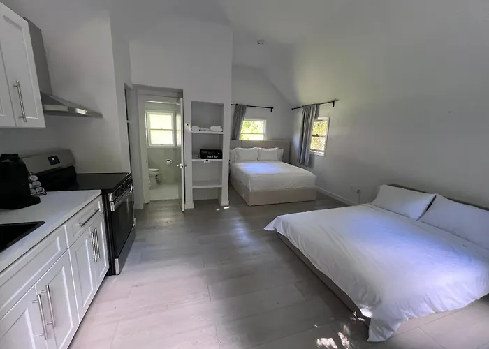 Wainscott Woods Retreat