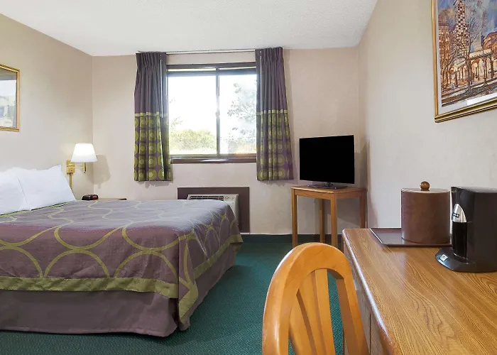 Super 8 By Wyndham Kenmore/Buffalo/Niagara Falls Area