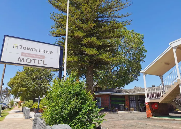 Town House Motor Inn