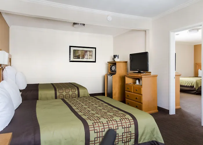 Anaheim Islander Inn And Suites Near Park And Convention Center