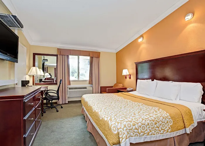 Days Inn By Wyndham Nanuet / Spring Valley
