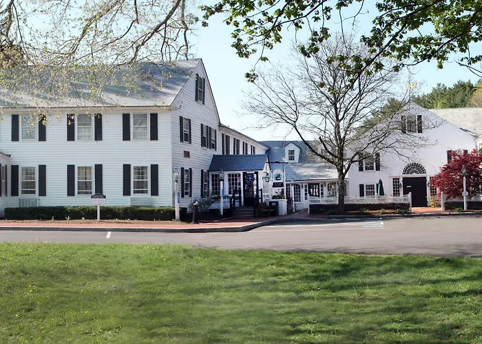 Publick House Historic Inn And Country Motor Lodge