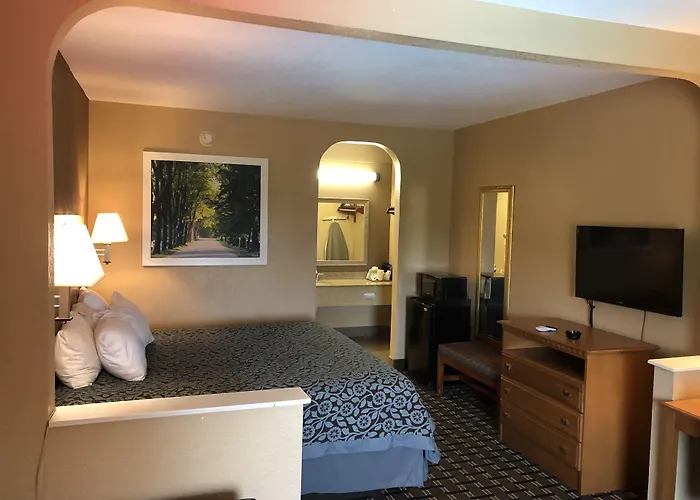 Days Inn By Wyndham Columbus